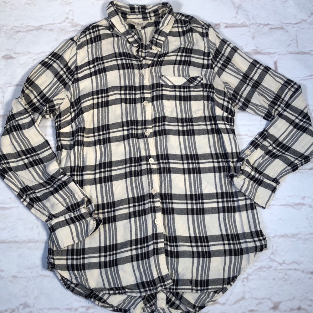 Lucky Brand Plaid flannel top tunic Size Small Black White Button down Soft